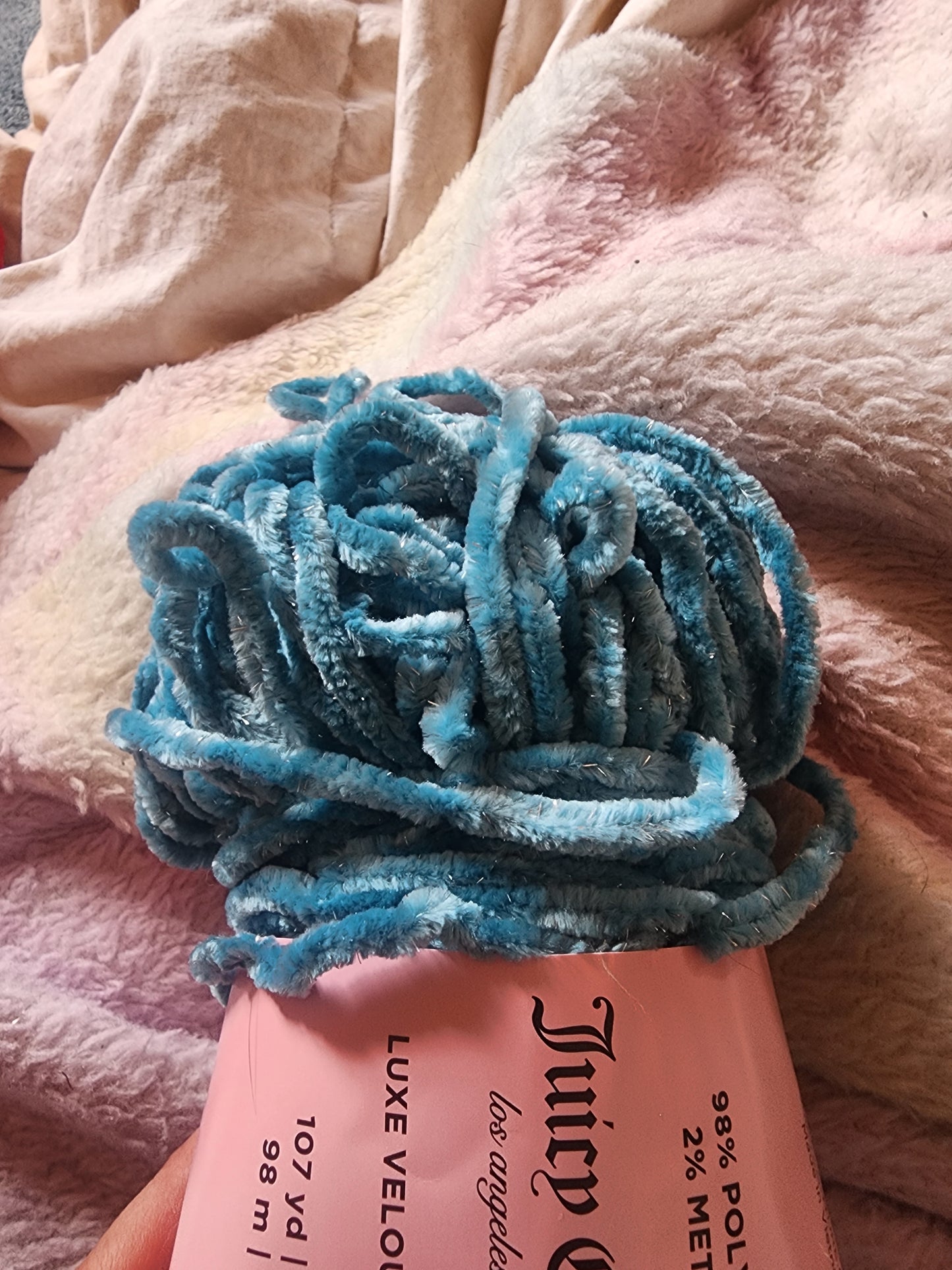 ♡ Velvet scrunchies ♡