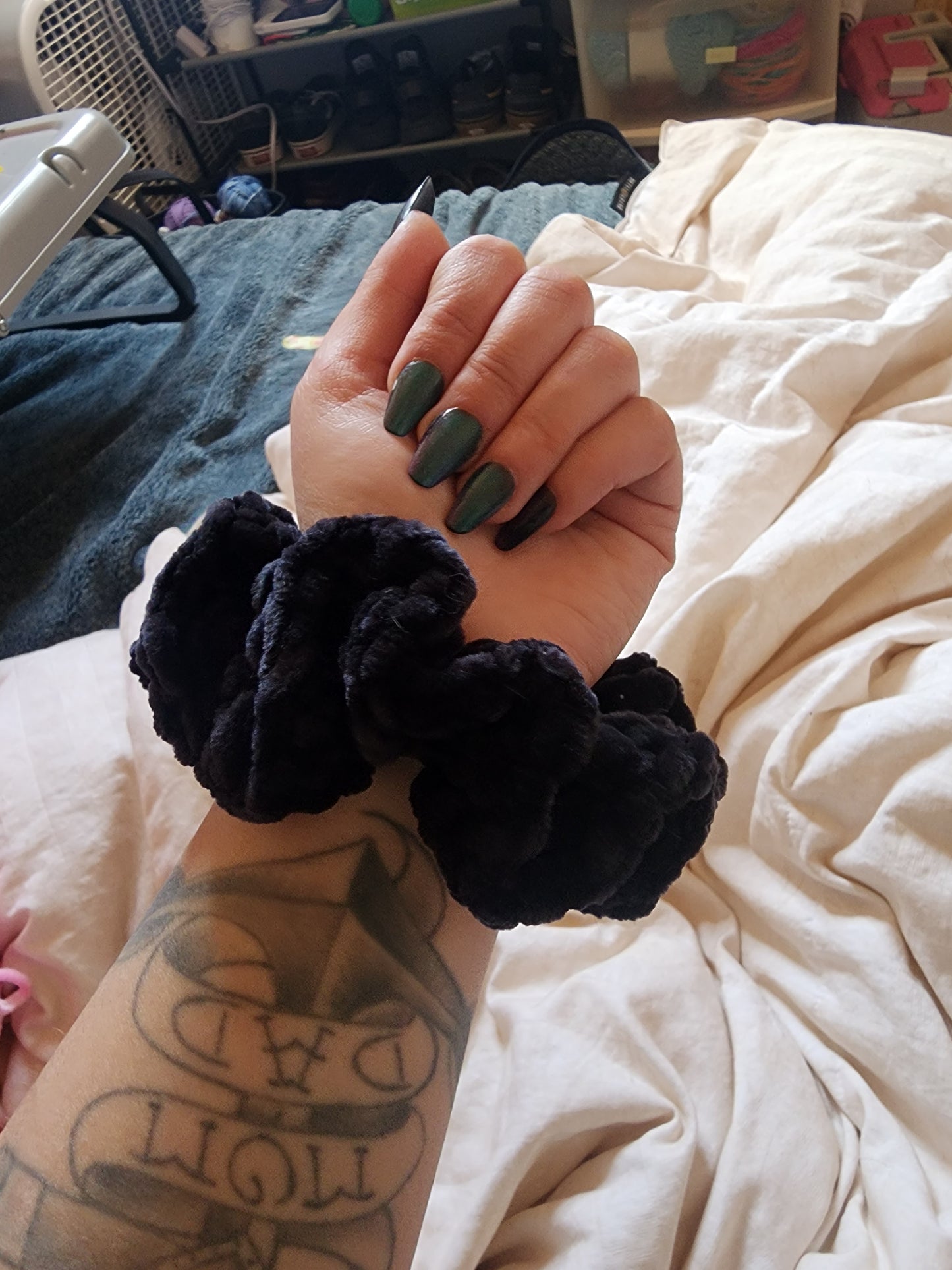 ♡ Velvet scrunchies ♡